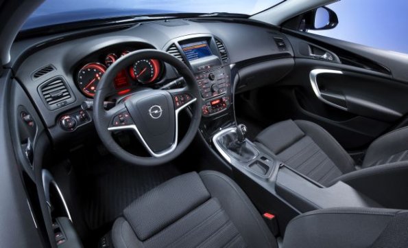 Die erste Sitzreihe im Opel Insignia