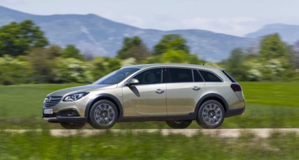 Der Opel Insignia Country Tourer im Profil 