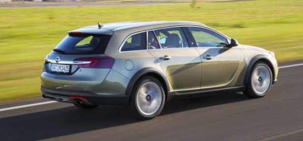 Heckansicht des Opel Insignia Country Tourer