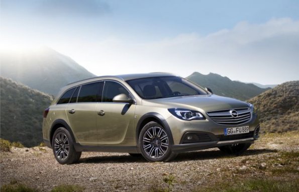 Front- und Seitenansicht des Opel Insignia Country Tourer