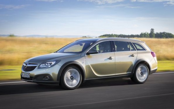 Die Seitenpartie des Opel Insignia Country Tourer