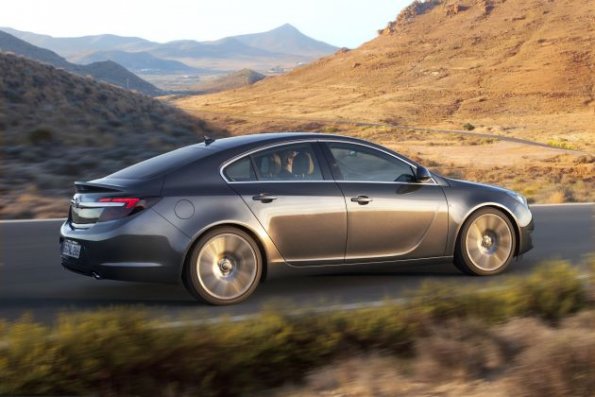 Die Seitenansicht des Opel Insignia Fünftürer