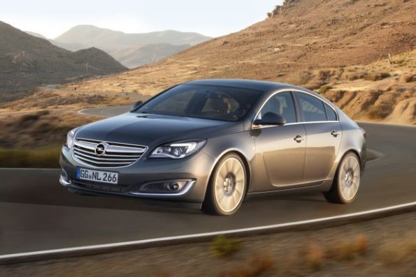 Front- und Seitenansicht des Opel Insignia Fünftürer