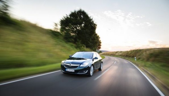 Fahraufnahme mit dem Opel Insignia Fünftürer