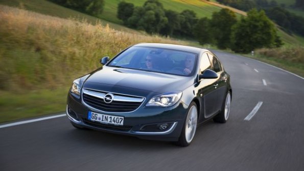 Die Frontansicht des Opel Insignia Fünftürer