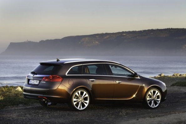 Heck- und Seitenansicht des Opel Insignia Sports Tourer