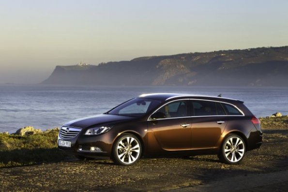 Die Seitenansicht des Opel Insignia Sports Tourer