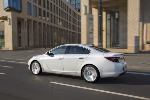 Die Seitenpartie des Opel Insignia Viertürer