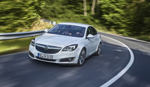 Fahraufnahme mit dem Opel Insignia Viertürer