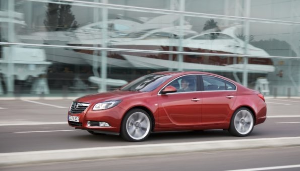 Der Opel Insignia in der Seitenansicht