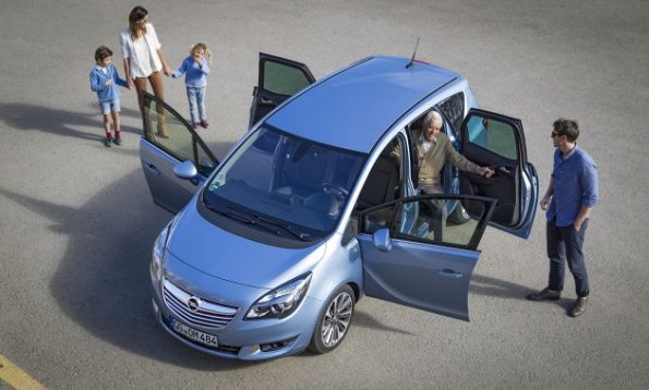 Der Opel Meriva aus der Vogelperspektive