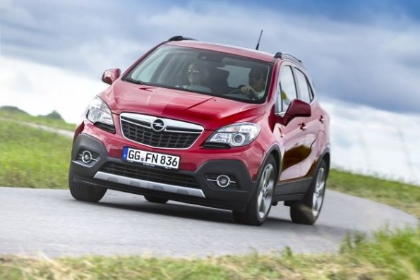 Eine Aufnahme der Fahrzeugfront am Opel Mokka