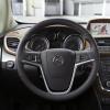 <p>Der Arbeitsplatz des Fahrers im Opel Mokka</p>