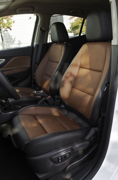 Die vordere Sitzreihe im Opel Mokka Interior, Ergonomic Setas, AGR