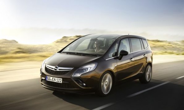 Front- und Seitenansicht des Opel Zafira Tourer