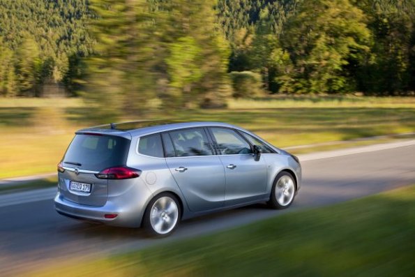 Heck- und Seitenansicht des Opel Zafira Tourer