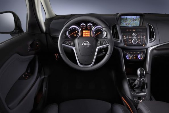 Das Cockpit im Opel Zafira Tourer