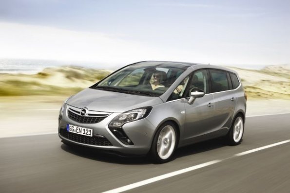 Front- und Seitenansicht des Opel Zafira Tourer