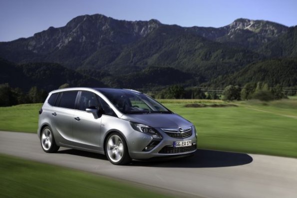 Front- und Seitenansicht des Opel Zafira Tourer