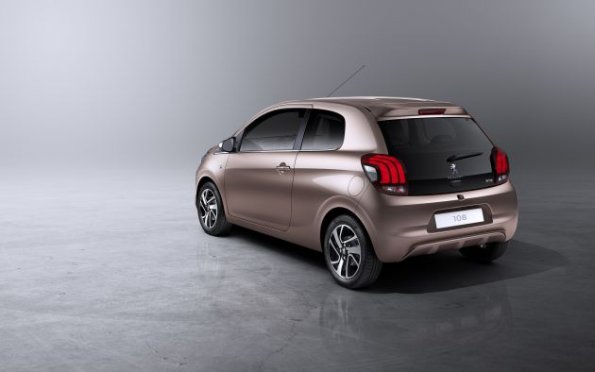 Heck- und Seitenansicht des Peugeot 108