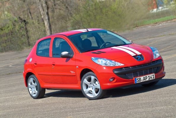 Seiten- und Frontansicht des Peugeot 206+ Street Racing