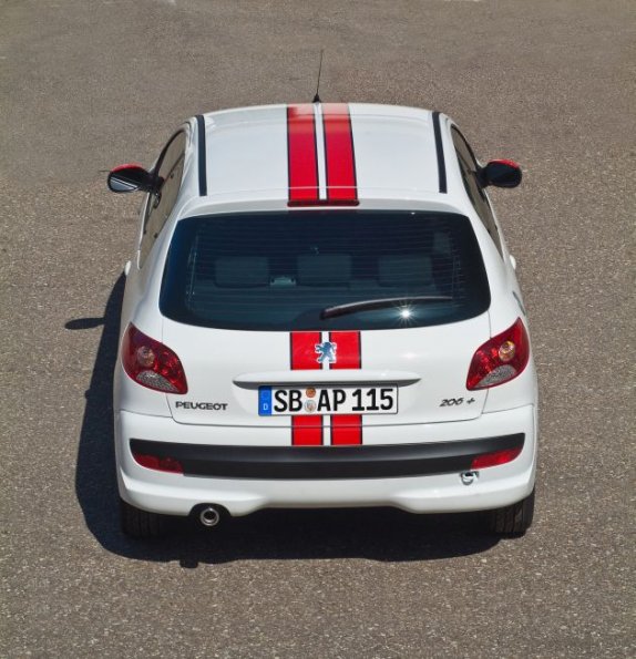 Auch in Weiß als Grundfarbe erhältlich, der Peugeot 206+ Street Racing