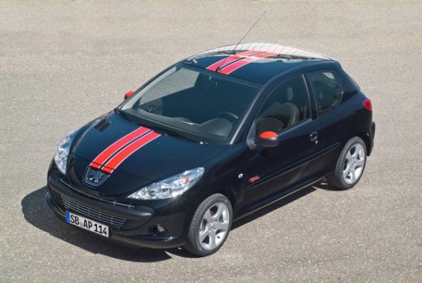 Seiten- und Frontansicht des Peugeot 206+ Street Racing