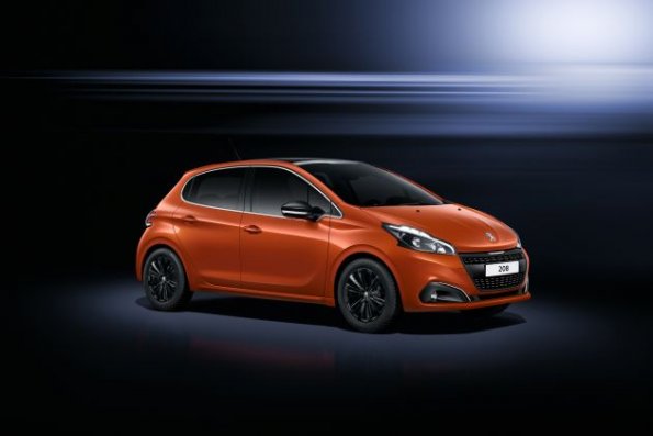 Front- und Seitenpartie des Peugeot 208