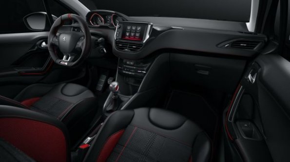 Cockpit und Armaturen im Peugeot 208 GTi