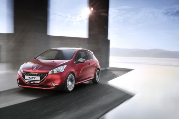 Die Front- und Seitenpartie des Peugeot 208 GTI Concept