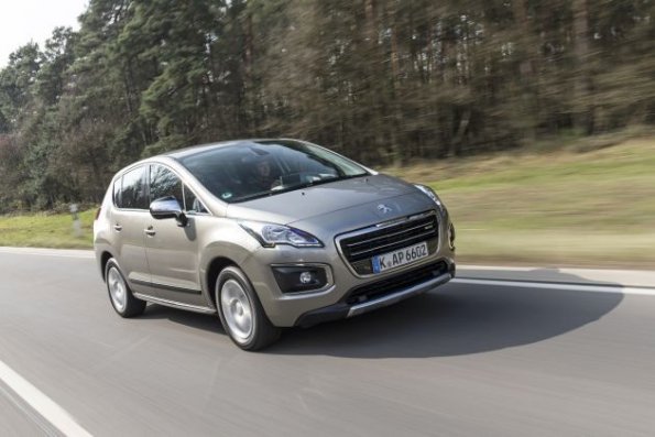 Fahraufnahme mit dem Peugeot 3008 Hybrid 