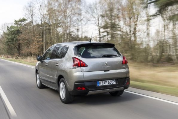 Das Heck des Peugeot 3008 Hybrid 