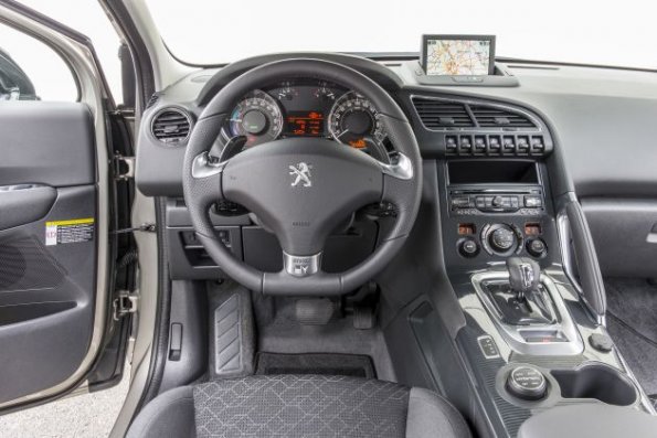 Cockpit des Peugeot 3008 Hybrid 