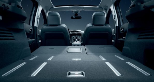 Ein Blick in den Laderaum des Peugeot 3008 Hybrid4