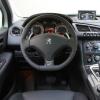 Der Arbeitsplatz des Fahrers im Peugeot 3008 Hybrid4