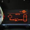 Nahaufnahme der Peugeot 3008 Hybrid4-Instrumente