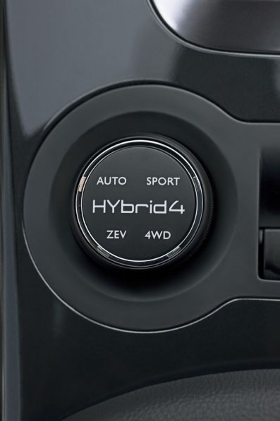 Detailaufnahme des Schalters für die vier Fahrmodi des Peugeot 3008 Hybrid4