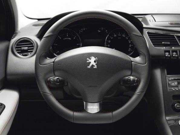 Das Cockpit im Peugeot 3008 Napapijri