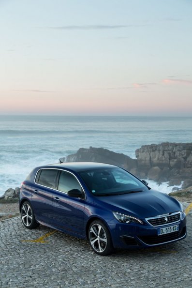 Front- und Seitenpartie des Peugeot 308 GT