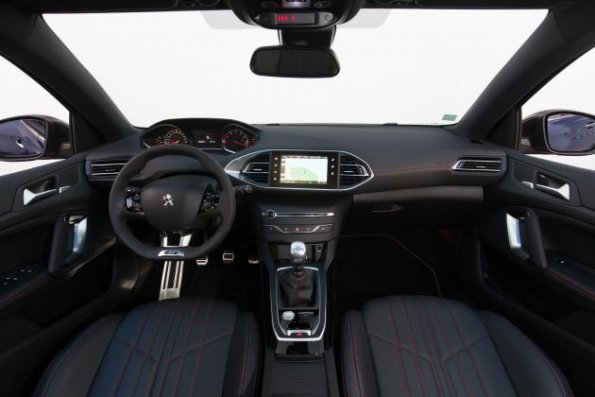 Cockpit und Armaturen im Peugeot 308 GT