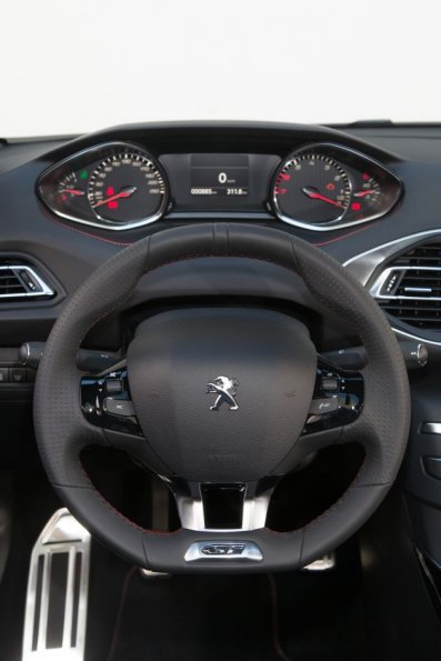 Cockpit im Peugeot 308 GT