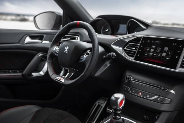 Cockpit und Armaturen des Peugeot 308 GTi