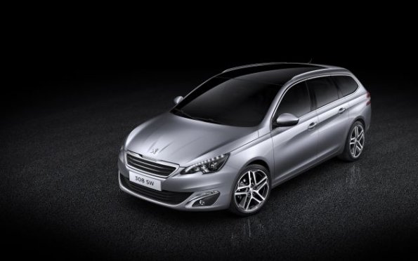 Die Frontpartie des Peugeot 308 SW von schräg oben aufgenommen 