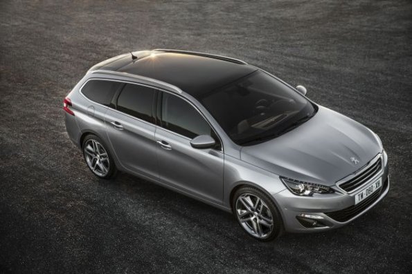 Ein Blick von schräg oben auf den Peugeot 308 SW