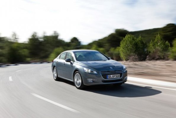 Eine Fahraufnahme des Peugeot 508