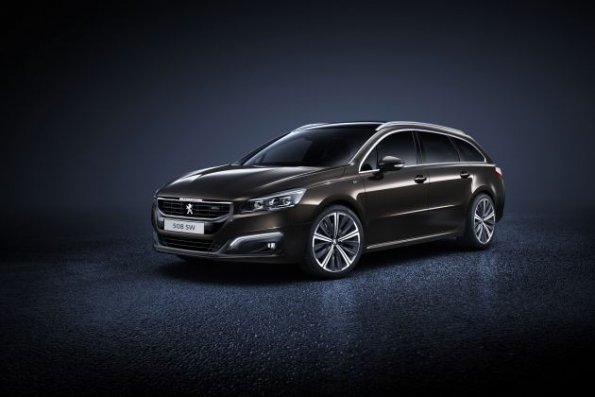 Front- und Seitenpartie des Peugeot 508