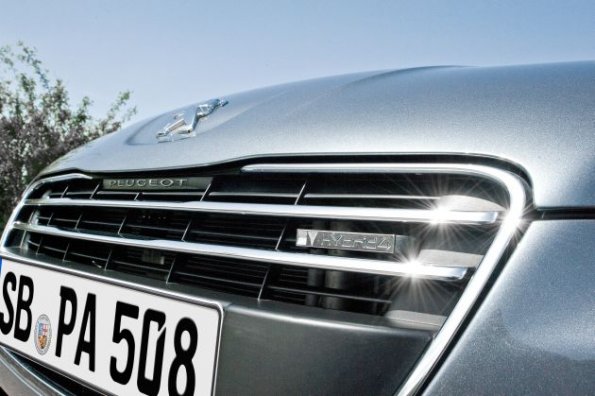 Nahaufnahme des Peugeot 508 Hybrid4