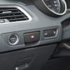 Detailaufnahme aus dem Innenraum des Peugeot 508 Hybrid4