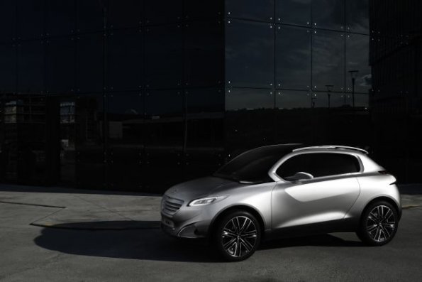 Die vordere Seitenpartie des Peugeot HR1 Concept im Bild