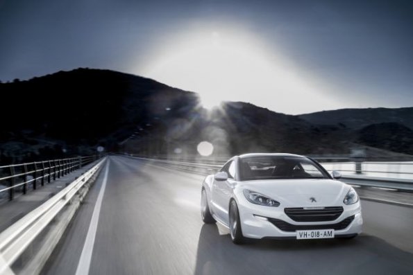 Der Peugeot RCZ in der Frontansicht 